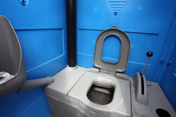 Best Porta potty rental near me  in East Moline, IL