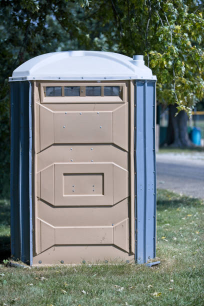 Best Porta potty delivery and setup  in East Moline, IL